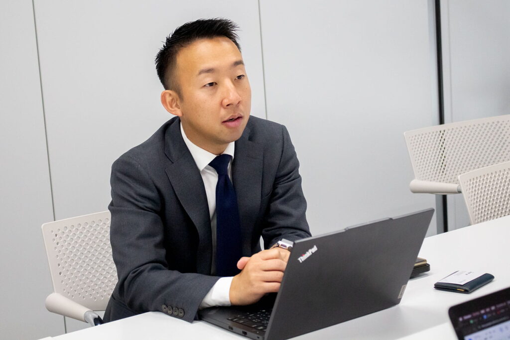 店舗経営のオキテのインタビューに答えるアルファノート担当者