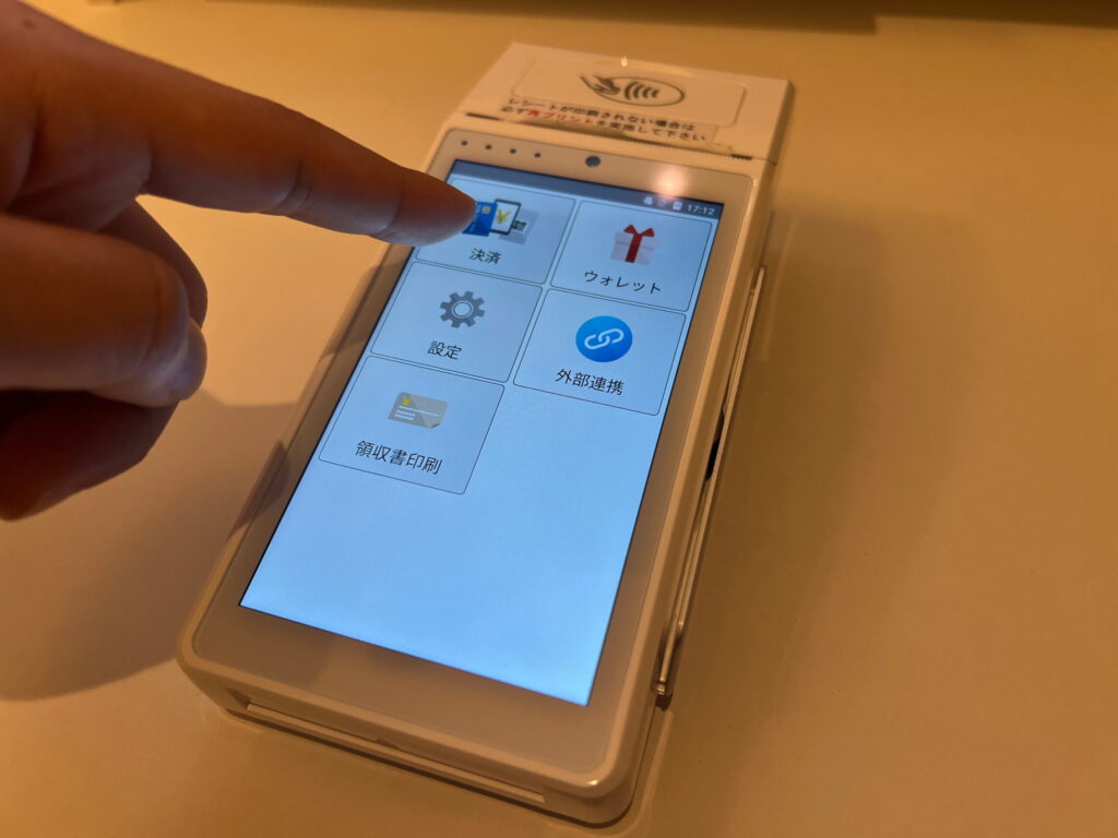 アルファノートの実機を設定している様子